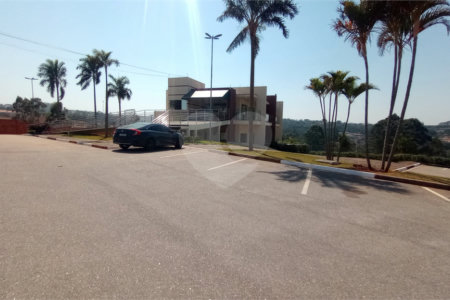 Casa à venda com 3 quartos, sendo 1 suíte, no condomínio Residencial Golden Ville, Itapetininga - SP