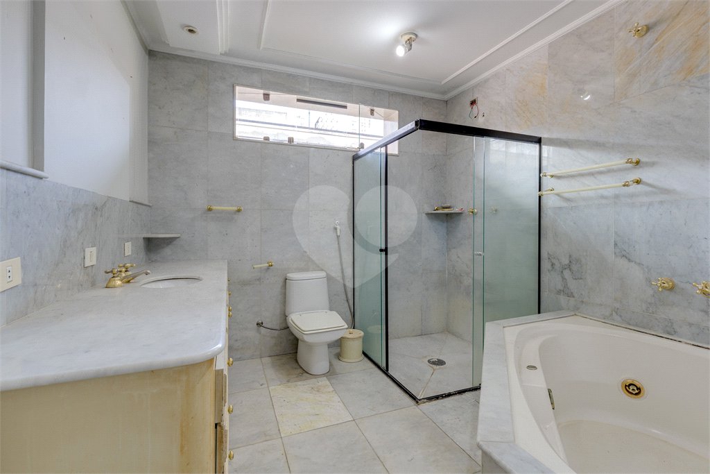 Sobrado à venda com 5 quartos, sendo 3 suítes,  em Jardim Luzitânia, São Paulo, SP