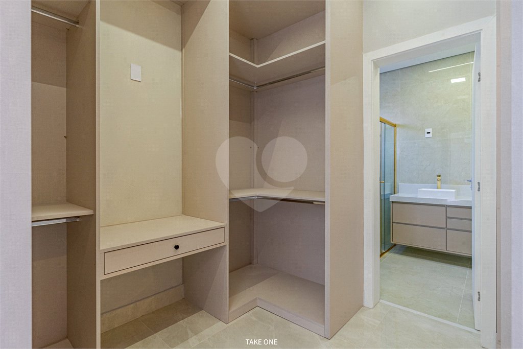Casa à venda com 3 quartos, sendo 1 suíte, no condomínio Residencial London Park, Indaiatuba - SP