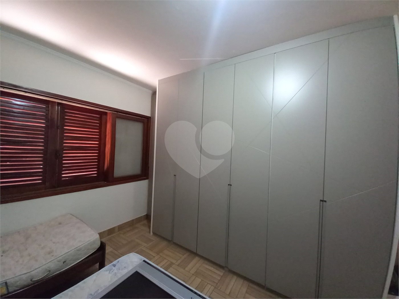 Sobrado à venda com 4 quartos, sendo 2 suítes, em Tremembé, São Paulo, SP
