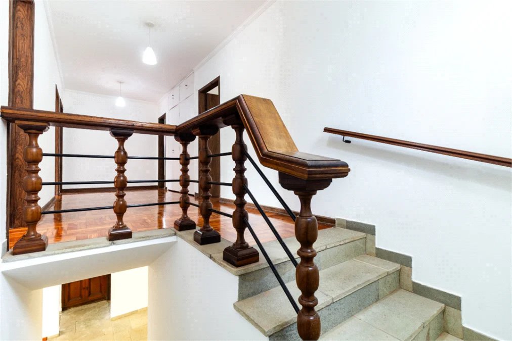 Sobrado à venda com 4 quartos, sendo 2 suítes,  em Alto de Pinheiros, São Paulo, SP