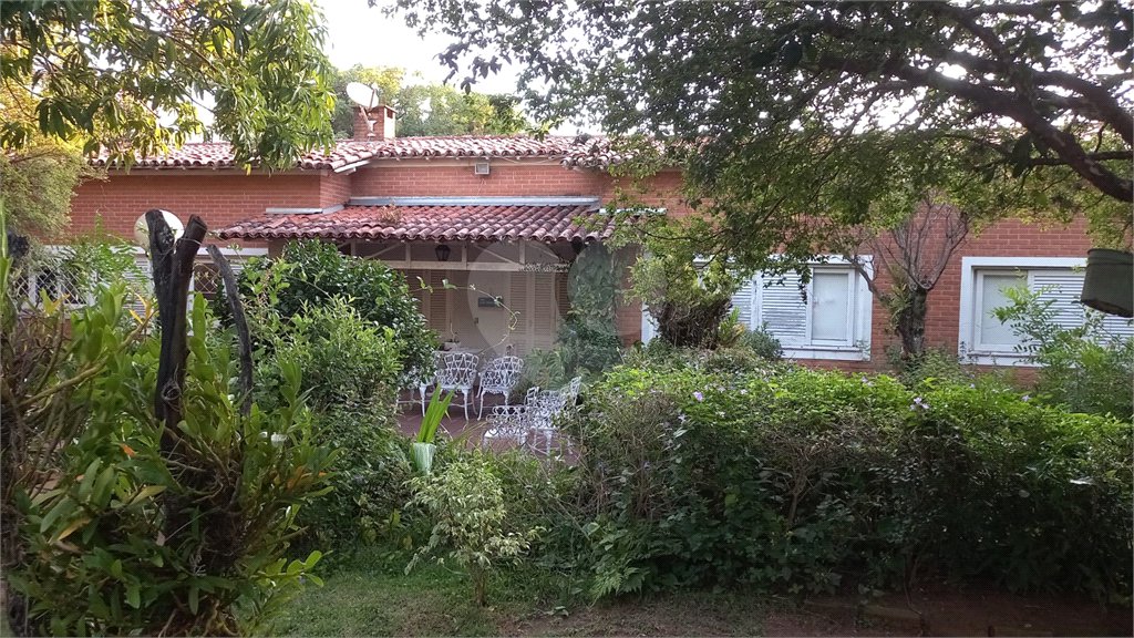 Casa à venda ou para alugar com 4 quartos, sendo 1 suíte, no Centro, Vinhedo, SP