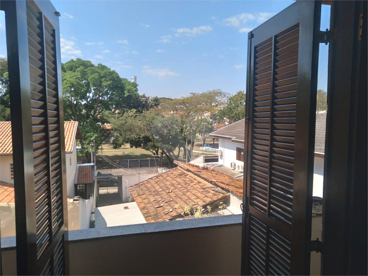 Sobrado espaçoso e bem localizado