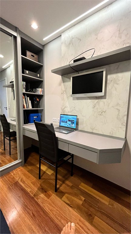 Apartamento de 176 m2 com 4 dormitórios sendo 3 suítes com 3 vagsa Condomínio Dolce Vita Avenida Lacerda Franco ,Cambuci -São Paulo