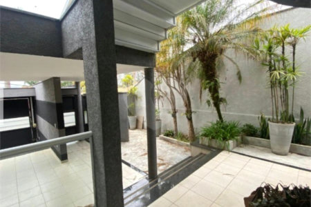 Casa para alugar com 5 quartos, sendo 3 suítes,  em Vila Oliveira, Mogi das Cruzes, SP
