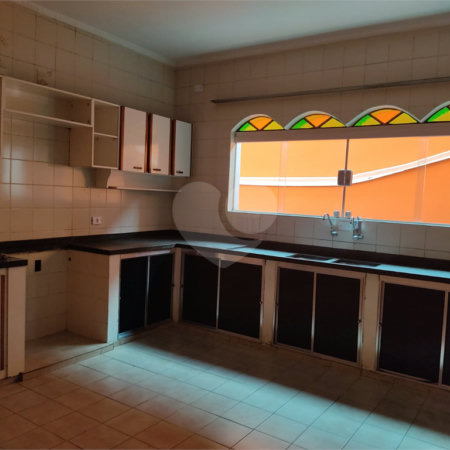 Sobrado à venda com 4 quartos, sendo 1 suíte, em Cidade Jardim Cumbica, Guarulhos, SP
