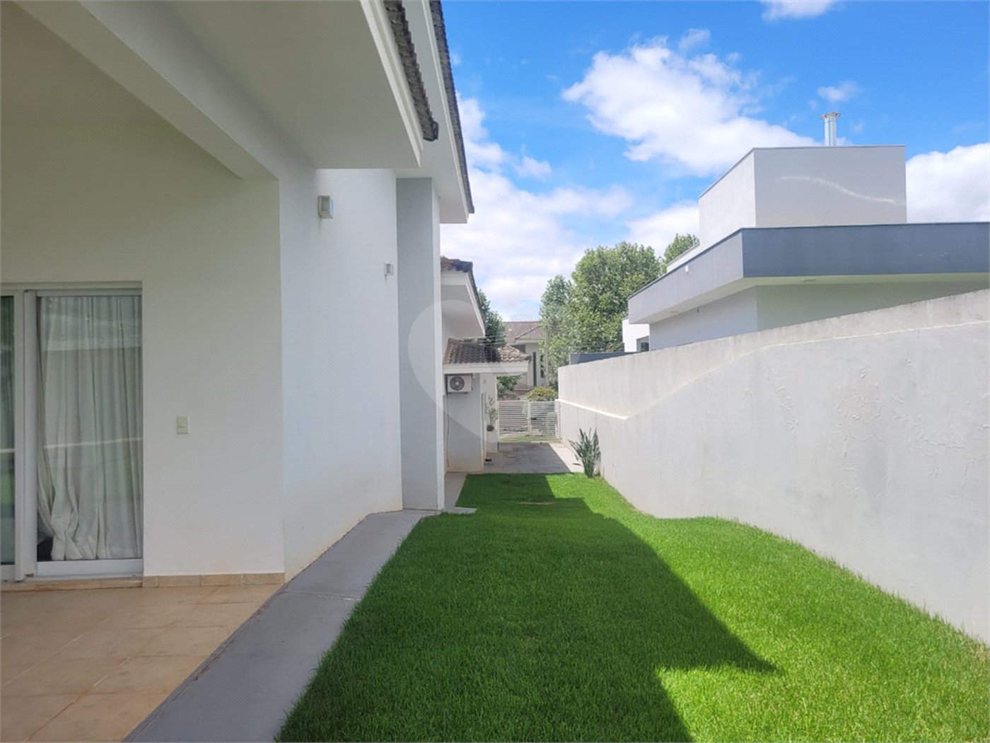 Casa à venda com 3 suítes no condomínio Village Saint Charbel, Araçoiaba da Serra - SP