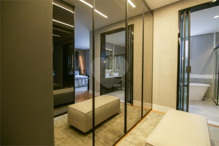 Apartamento à venda com 4 suítes em Real Parque, São Paulo, SP