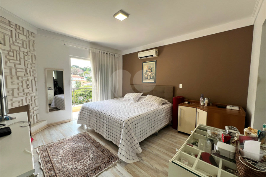 Casa à venda com 3 suítes no condomínio Quinta de Santo Antônio, São Paulo - SP