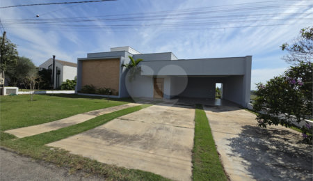 Casa à venda com 3 suítes no condomínio Village Ipanema I, Araçoiaba da Serra - SP