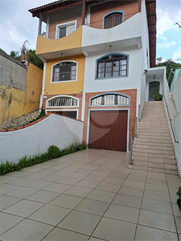 Sobrado à venda com 3 quartos, sendo 1 suíte,  em Tremembé, São Paulo, SP