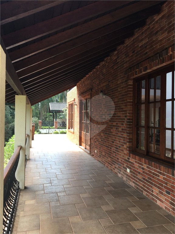 Casa à venda com 5 quartos, sendo 4 suítes,  no condomínio Cantareira, Mairiporã - SP