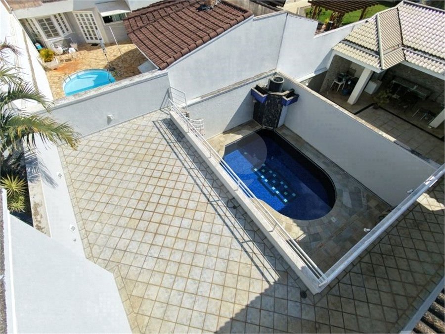 Casa à venda com 5 quartos, sendo 3 suítes, no condomínio Granja Olga III, Sorocaba - SP