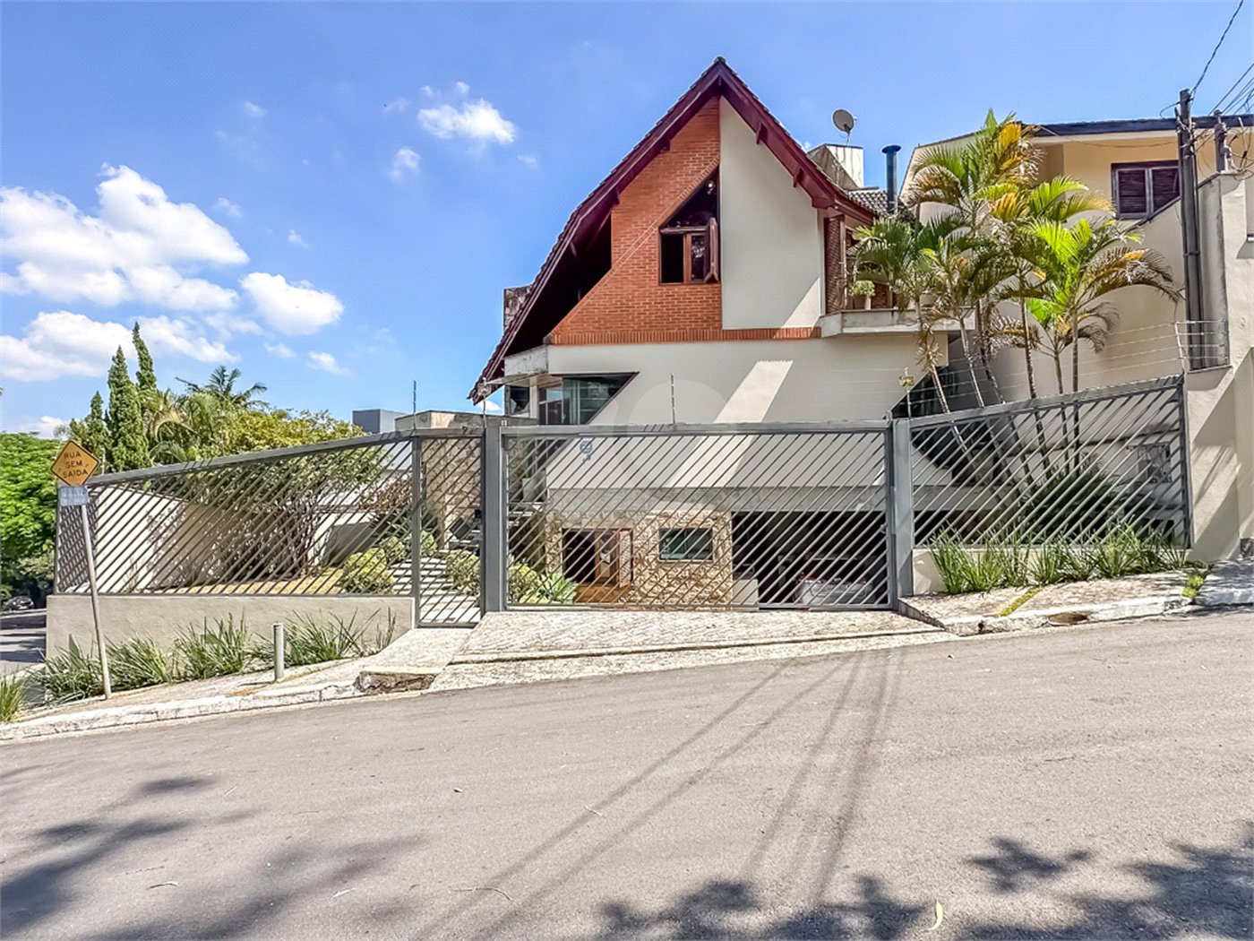 Casa à venda com 4 quartos, sendo 2 suítes, em Jardim Marajoara, São Paulo, SP