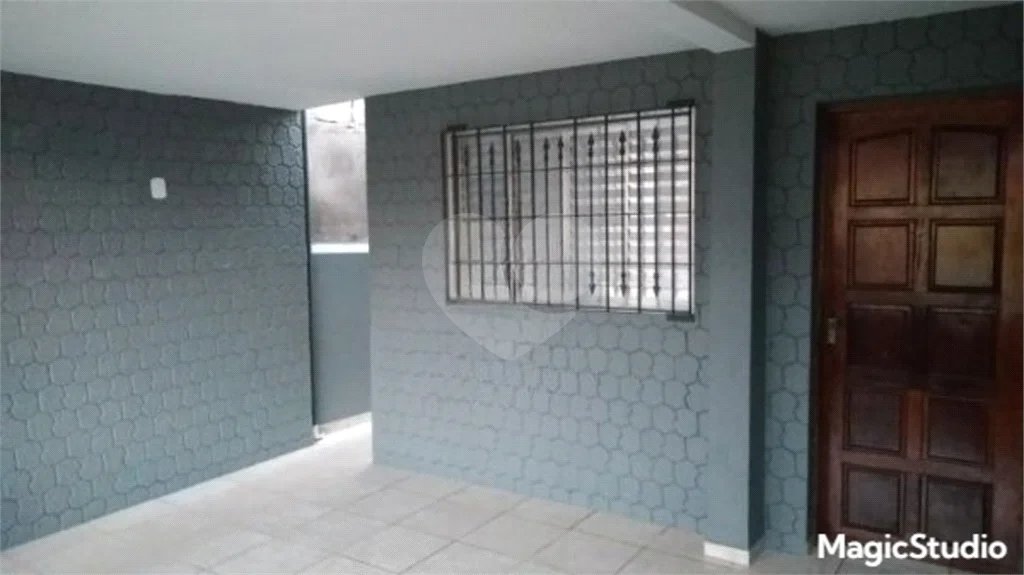 4 casas independentes em terreno de 245m² , à venda no Jardim Soares em Guainazes.