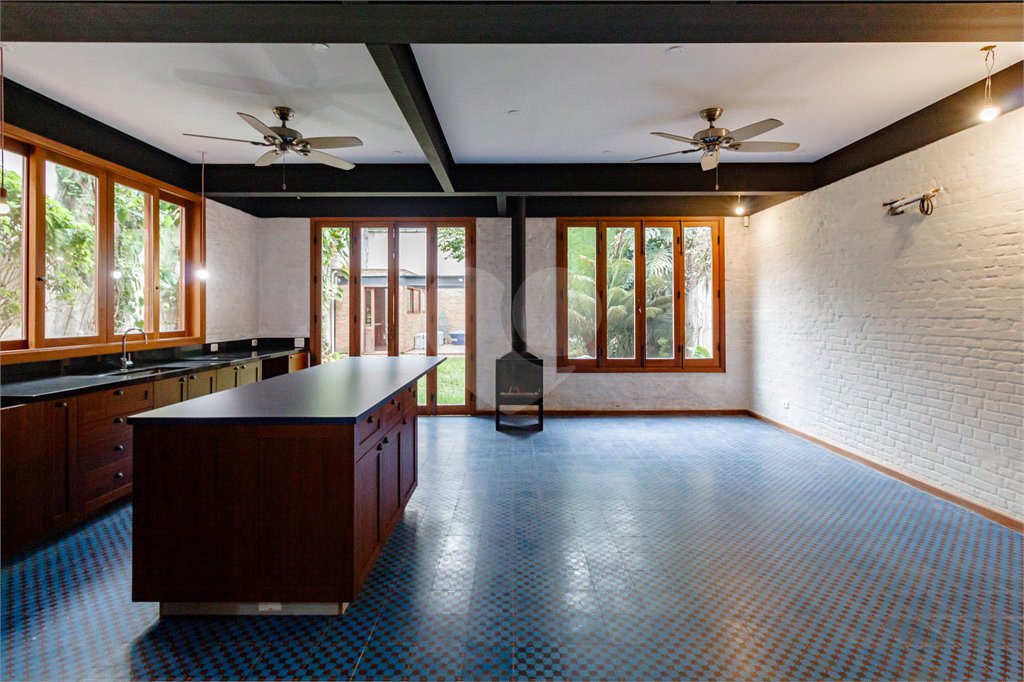 Casa à venda com 3 quartos, sendo 2 suítes, em Jardim América, São Paulo, SP