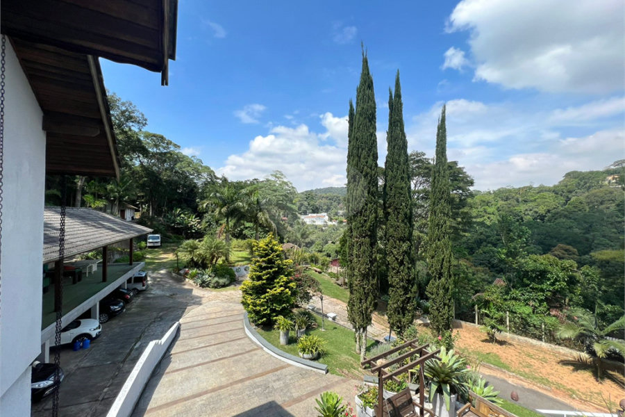 Casa à venda com 6 quartos, sendo 5 suítes, no condomínio Alpes da Cantareira, Mairiporã - SP