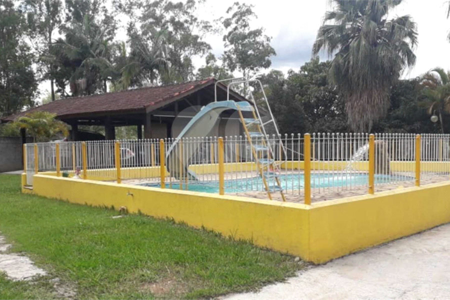 Casa à venda com 4 quartos, sendo 2 suítes, no condomínio Gleba II, Mairiporã - SP