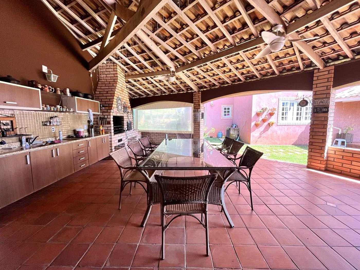Casa à venda com 5 quartos, sendo 3 suítes, no condomínio Santa Teresa 1, Vinhedo - SP