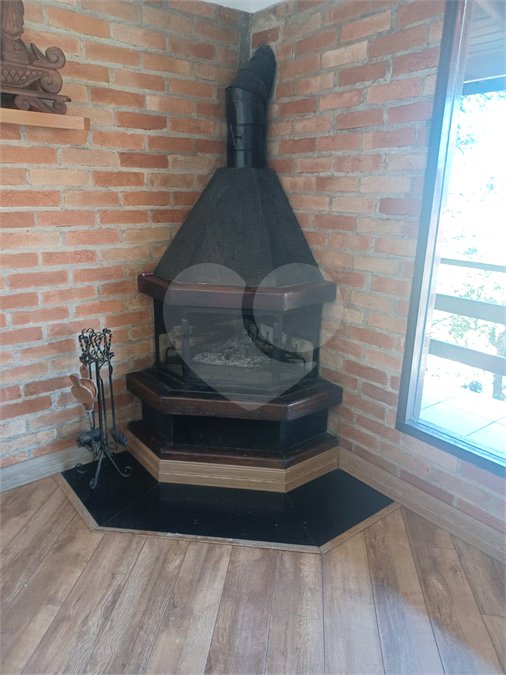 Casa à venda ou para alugar com 3 quartos, sendo 1 suíte, no condomínio Parque Suiça, Caieiras - SP