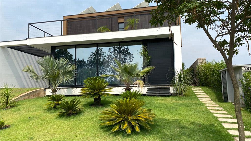 Casa à venda com 4 suítes no condomínio Villas do Golfe, Itu - SP