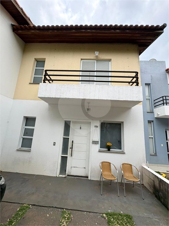 Casa à venda com 3 quartos, sendo 1 suíte, no condomínio New Village, Cotia - SP