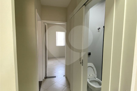Casa à venda com 3 quartos, sendo 1 suíte, no condomínio Ana Carolina, São Paulo - SP