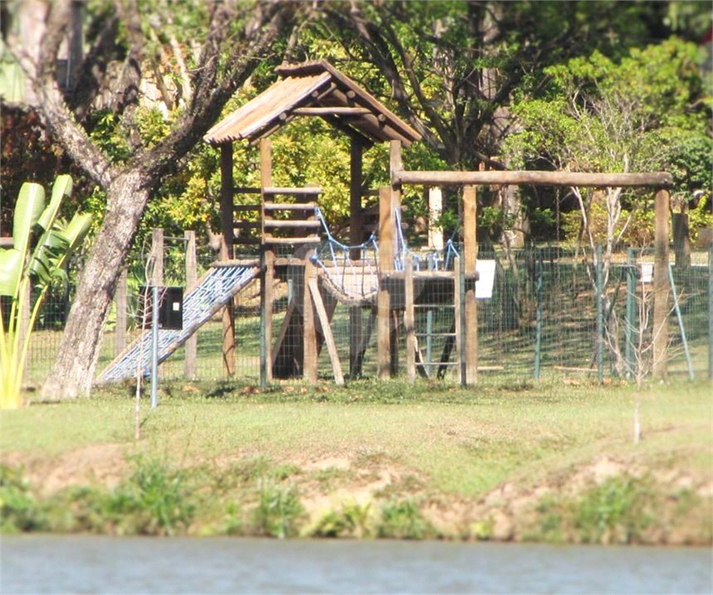 Casa à venda com 3 quartos, sendo 1 suíte, no condomínio Vinhas da Vista Alegre - Lado Café, Vinhedo - SP