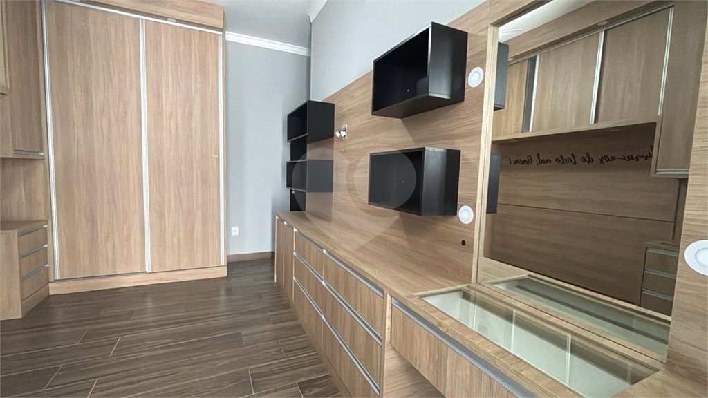 Casa à venda com 3 quartos, sendo 1 suíte, no condomínio Vila Paraty, Indaiatuba - SP