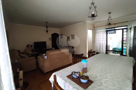 Casa à venda com 3 quartos, sendo 1 suíte, no Centro, Poá, SP