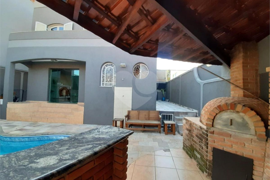 Sobrado à venda com 4 quartos, sendo 2 suítes, em Tremembé, São Paulo, SP