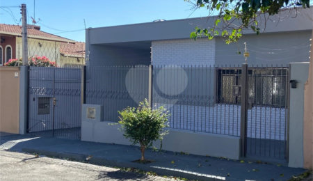 Casa à venda com 3 quartos, sendo 1 suíte,  no Centro, Araraquara, SP