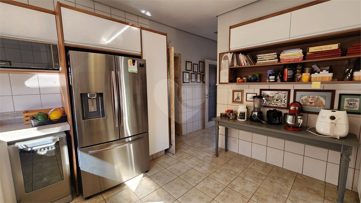 Casa à venda com 4 quartos, sendo 2 suítes, no condomínio Residencial Jardim Primavera, Louveira - SP