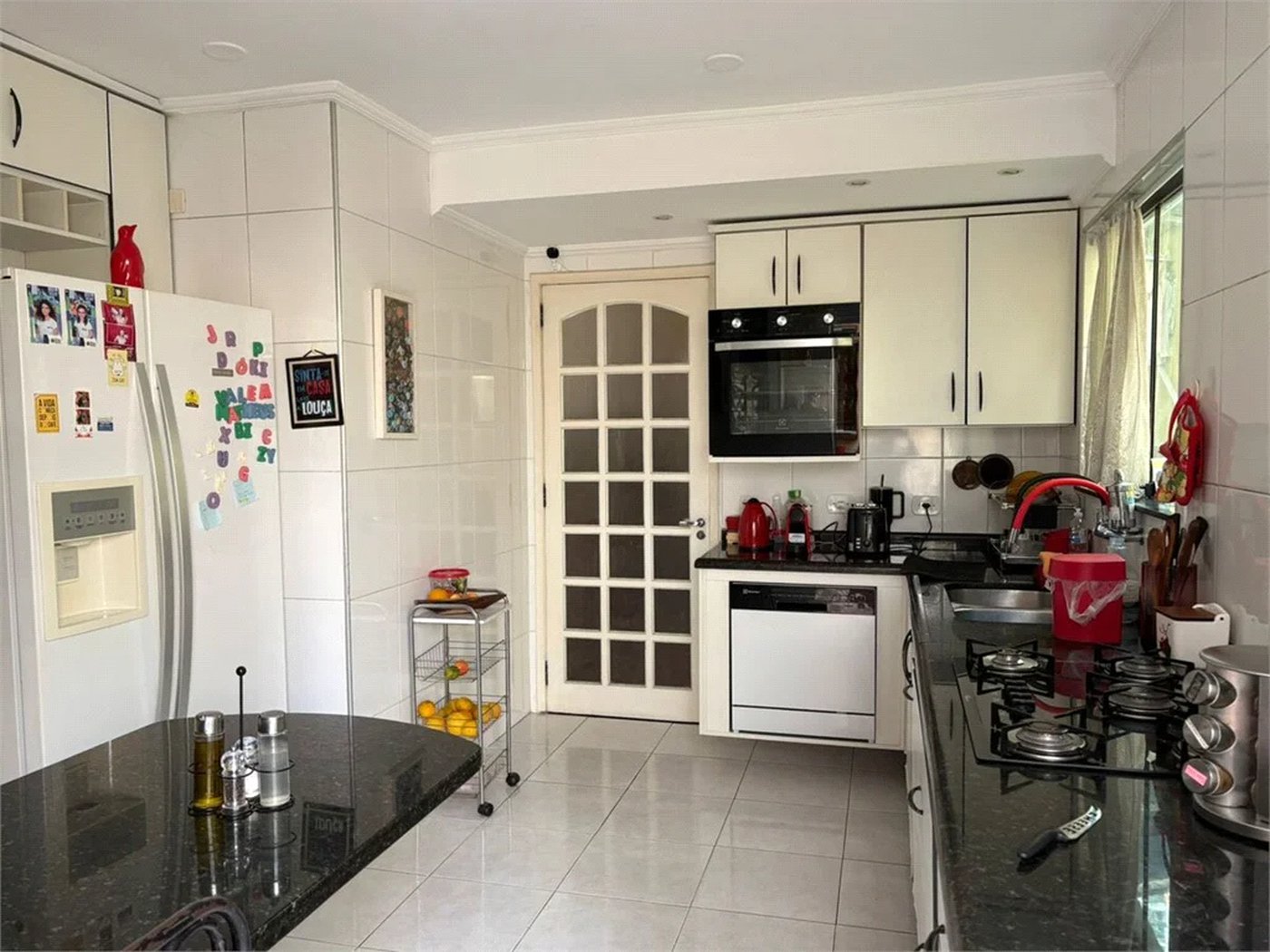 Casa à venda com 3 quartos, sendo 1 suíte, no condomínio Villagio Vicino, São Paulo - SP