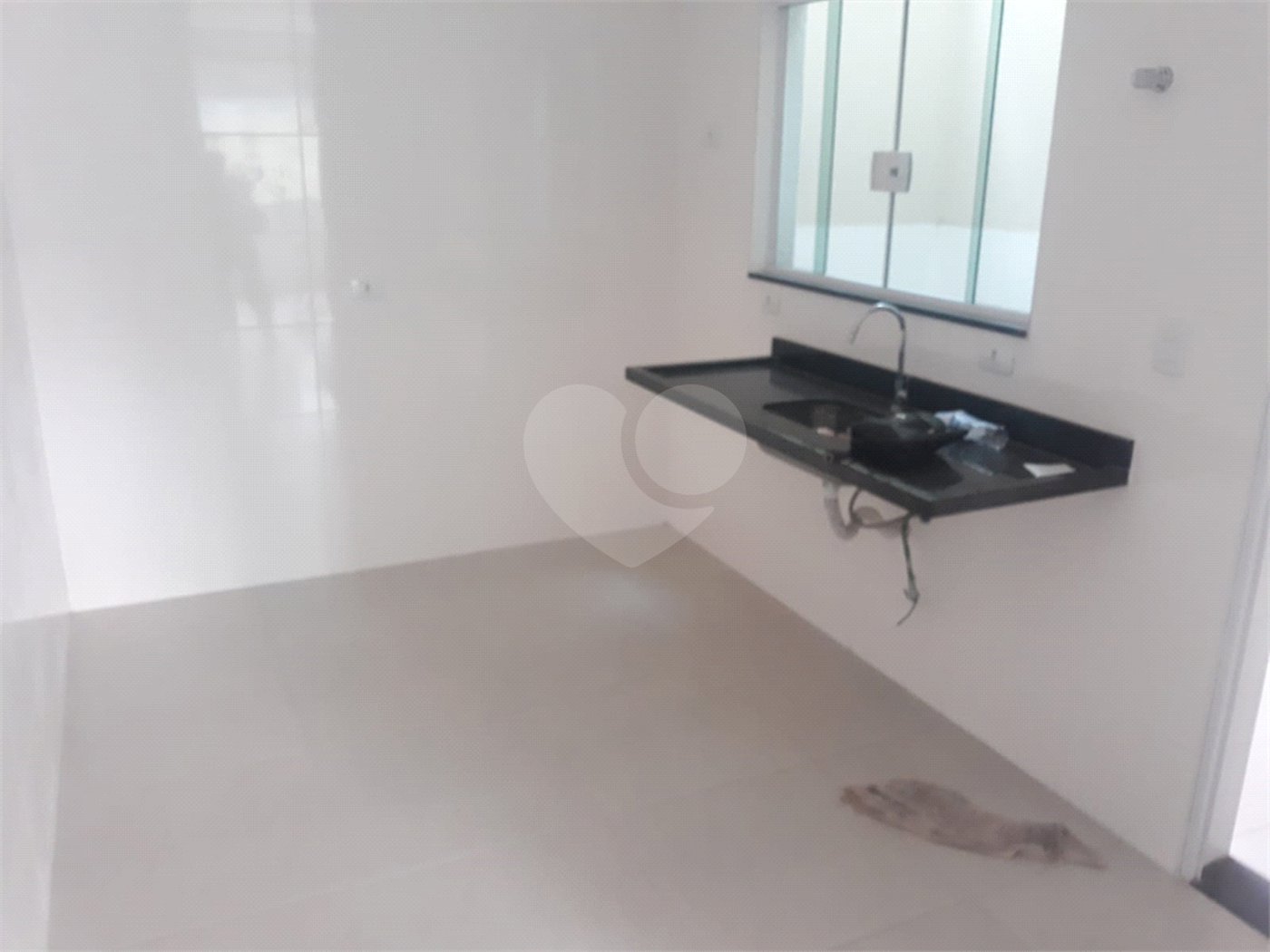 Casa à venda com 2 suítes no condomínio Casa de Pedra, São Paulo - SP