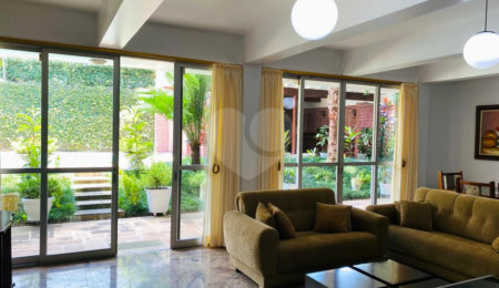 Casa à venda com 4 quartos, sendo 2 suítes, em Interlagos, São Paulo, SP