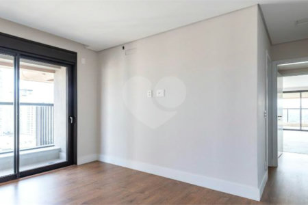 Apartamento à venda com 3 suítes em Moema, São Paulo, SP