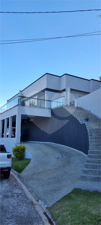 Casa à venda com 4 suítes no condomínio Osato, Atibaia - SP