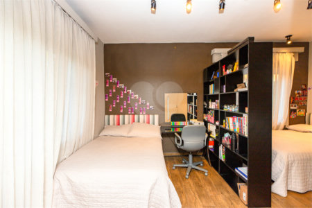 Casa Térrea à venda com 5 quartos, sendo 3 suítes, em Jardim Marajoara, São Paulo, SP