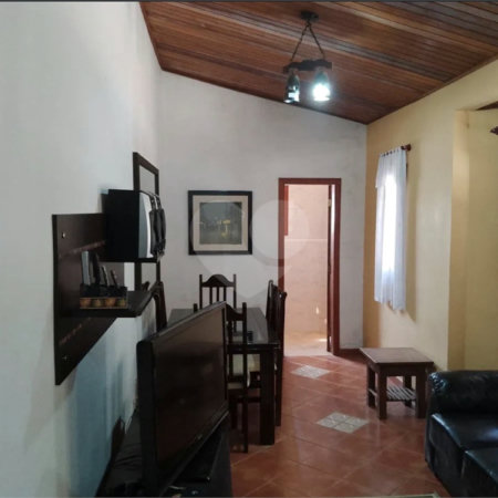 Casa à venda com 4 quartos, sendo 1 suíte, no condomínio Quinta da Cachoeira, Embu das Artes - SP