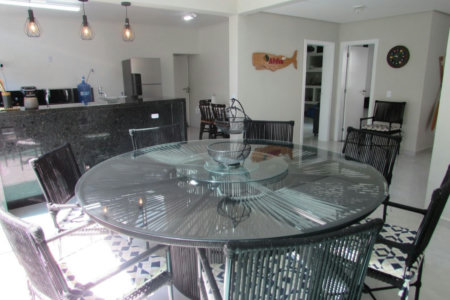 Casa de Alto Padrão com 5 Suítes e Lazer Completo– Guarujá