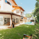 Casa à venda com 5 quartos, sendo 4 suítes, no condomínio Figueira Garden, Atibaia - SP