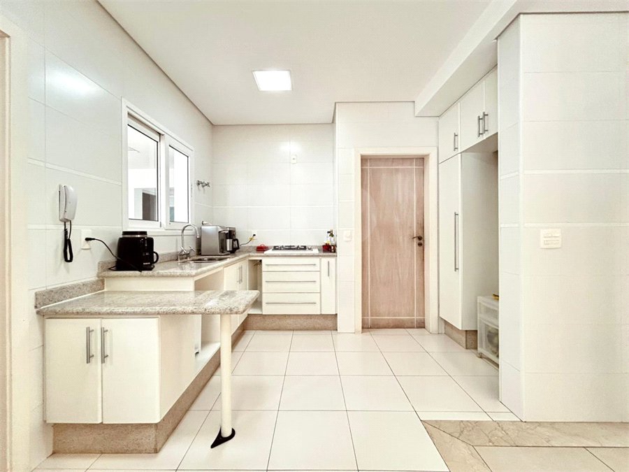 Casa à venda com 4 suítes no condomínio Quinta das Laranjeiras, Jundiaí - SP