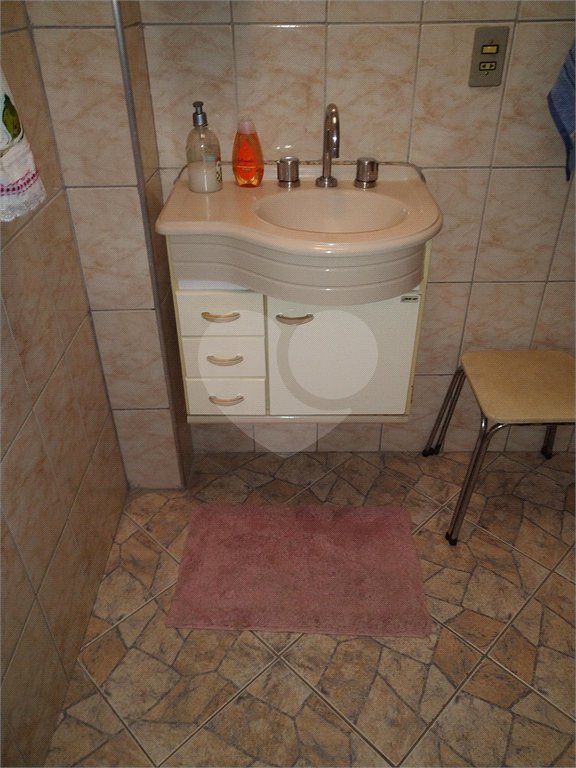 Apartamento duplex, espaçoso, ensolarado. Ideal para uma bela modernização.