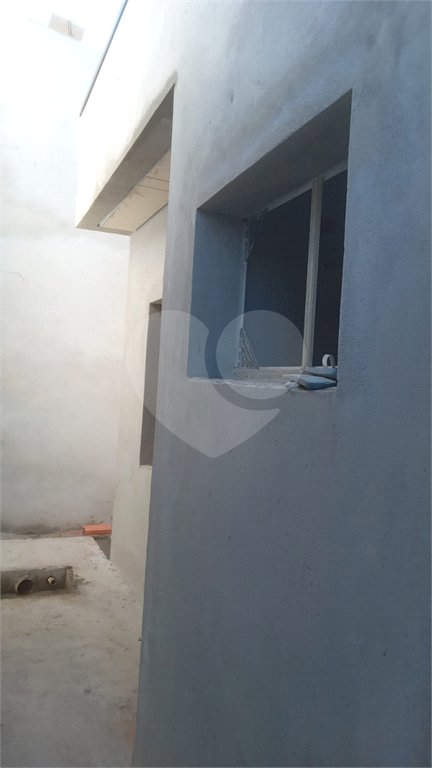 Casa à venda com 3 quartos, sendo 1 suíte,  no condomínio Residencial Club Entresseras, Santa Isabel - SP