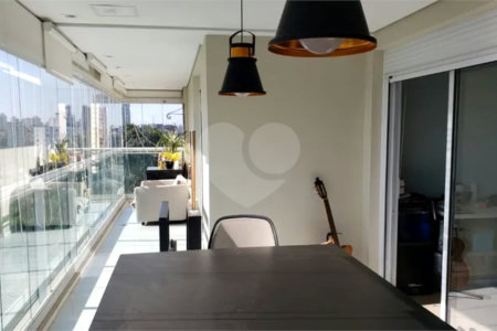 Apartamento à venda com 3 suítes em Vila Alexandria, São Paulo, SP