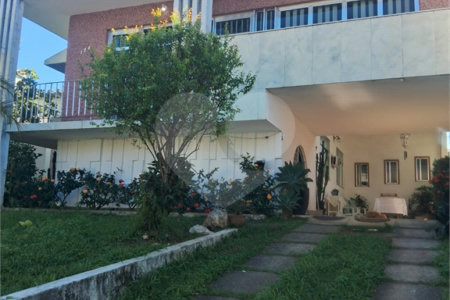 Casa à venda com 3 quartos, sendo 2 suítes, no condomínio Rio Bon, Rio de Janeiro - RJ
