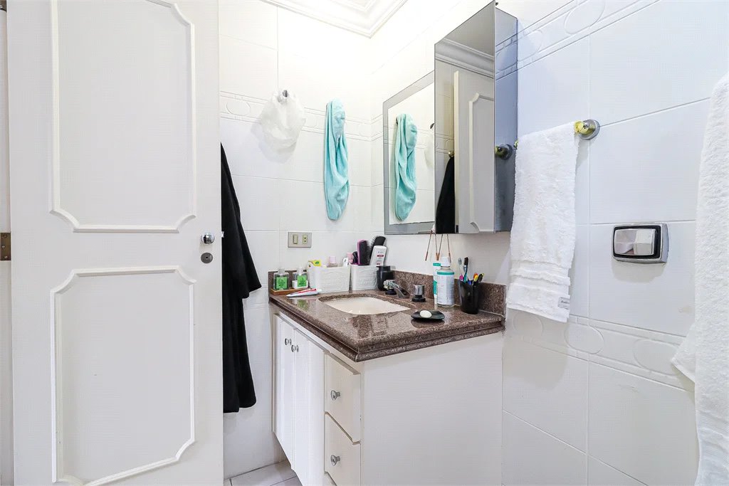 Apartamento à venda com 4 quartos, sendo 2 suítes, em Vila Morumbi, São Paulo, SP