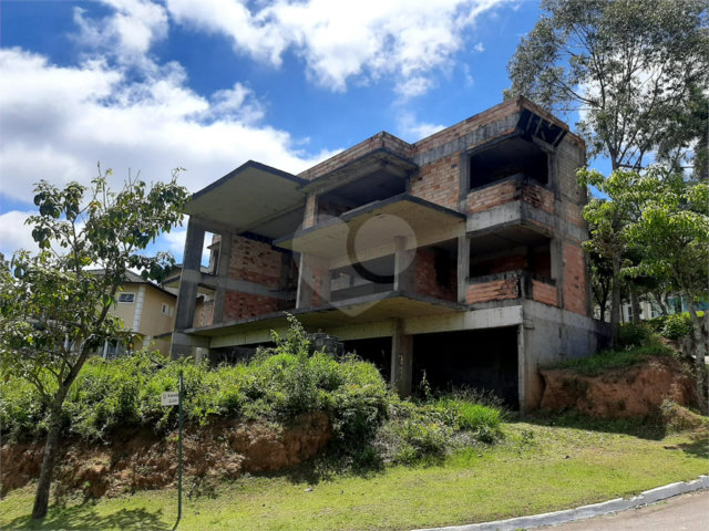 Sobrado à venda com 4 suítes em Roseira, Mairiporã, SP