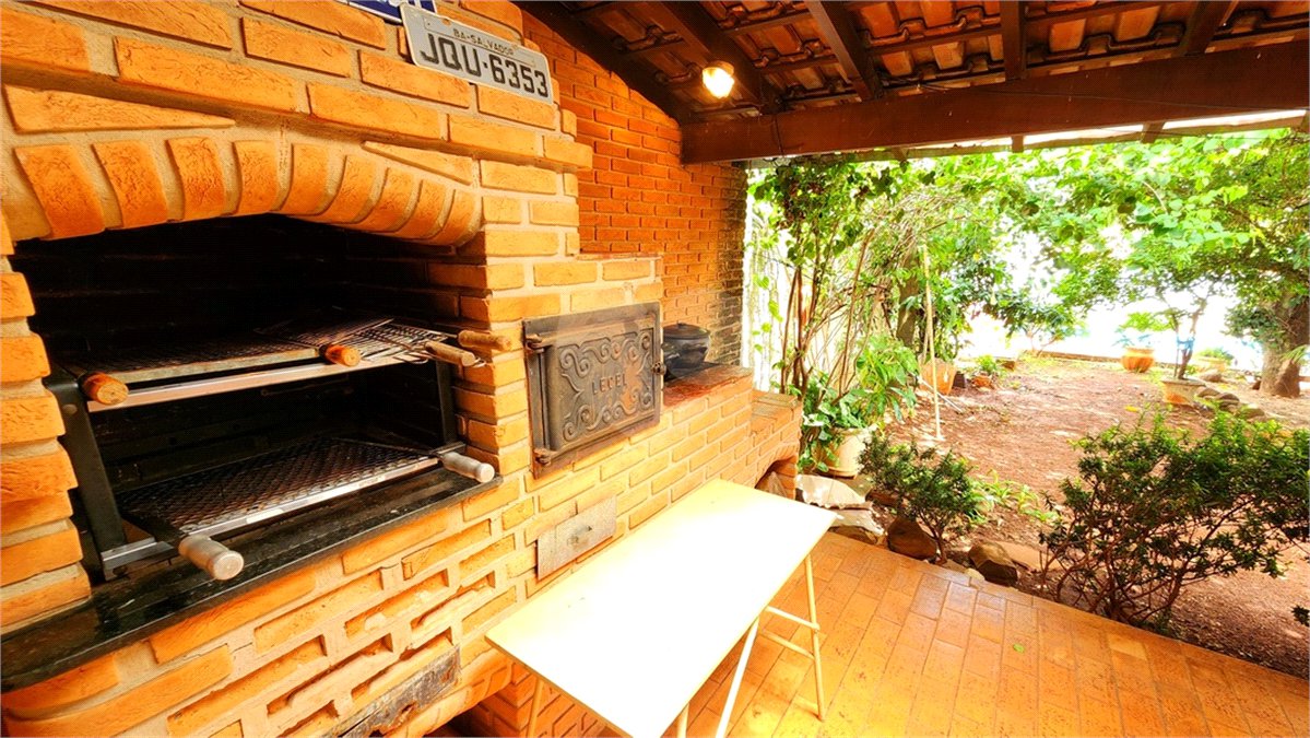 Casa à venda com 4 quartos, sendo 1 suíte, em Jardim Nova Época, Araraquara, SP